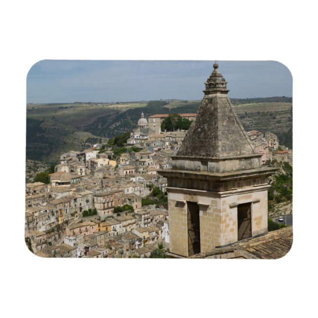 ITALIEN, Sicilien, RAGUSA IBLA: Town View and Sant Magnet (Horisontell)