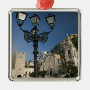 ITALIEN, Sicilien, TAORMINA: Piazza iX Aprile, San Julgransprydnad Metall