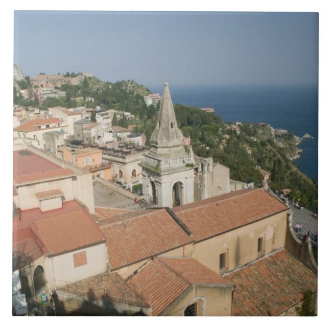 ITALIEN, Sicilien, TAORMINA: Utsikt mot Piazza IX Kakelplatta (Framsidan)