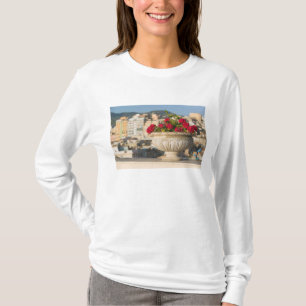 Italien, Sicilien, Termini Imerese, Utsikt & Blomm T Shirt