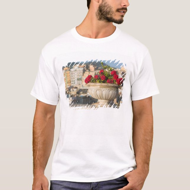 Italien, Sicilien, Termini Imerese, View & Flowers Tee Shirt (Framsida)
