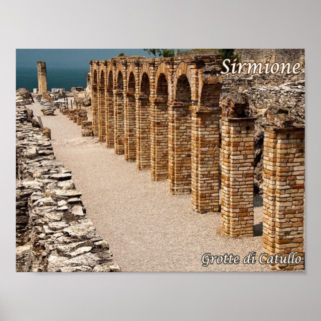 Italien - Sjö Garda - Sirmione - Grotte di Catullo Poster (Framsidan)