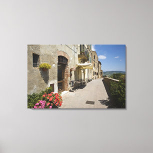 Italien, Toscana, Pienza. Yttre gångväg runt Canvastryck
