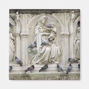Italien, Toscana, Sienna. Statyer och fåglar på Magnet