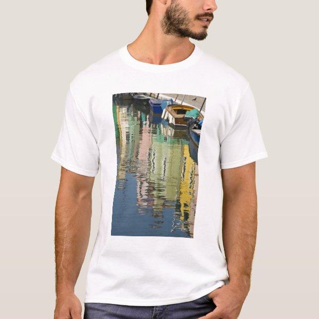 Italien, Venedig, Burano. Flerfärgade hus längs Tee Shirt (Framsida)