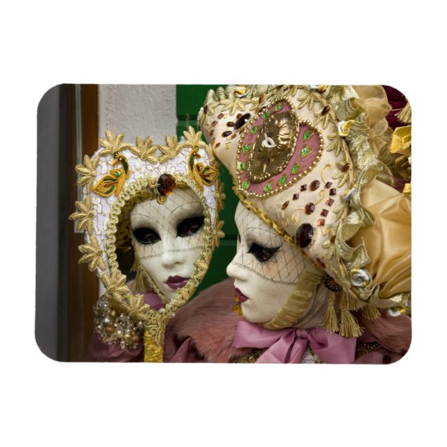 Italien, Venedig, Burano Island. Kvinna iklädd Magnet (Horisontell)