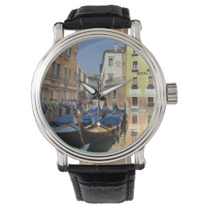 Italien, Venedig, gondoler förtöjda längs kanal Armbandsur