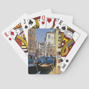 Italien, Venedig, gondoler förtöjda längs kanal Spel Kort