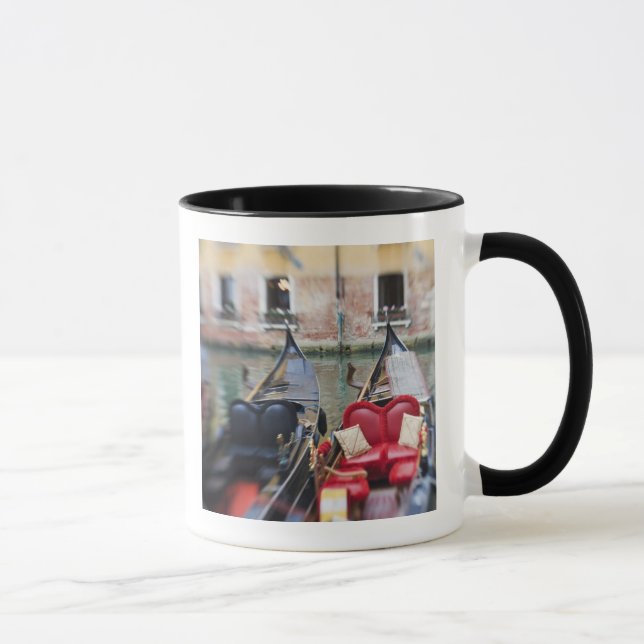 Italien, Venedig, Selektiv Fokus på Gondol i 2 Mugg (Höger)