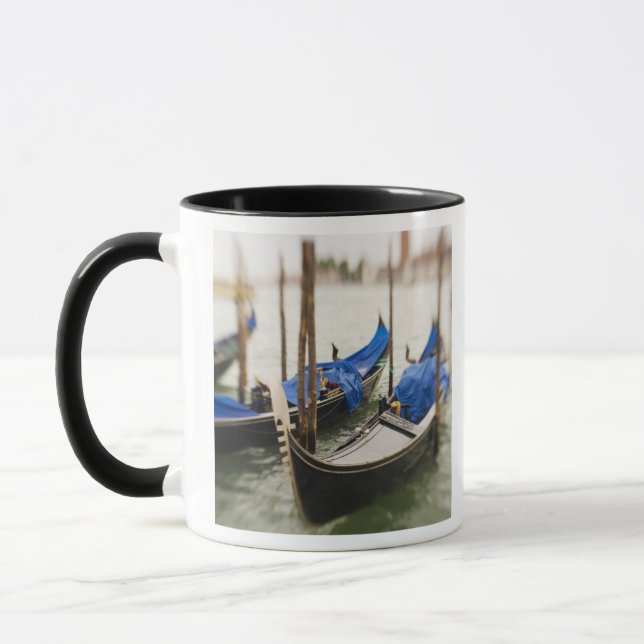 Italien, Venedig, Selektiv Fokus på Gondol i Mugg (Vänster)