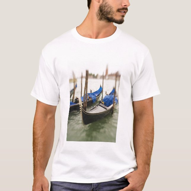 Italien, Venedig, selektivt fokus på Gondola i T Shirt (Framsida)