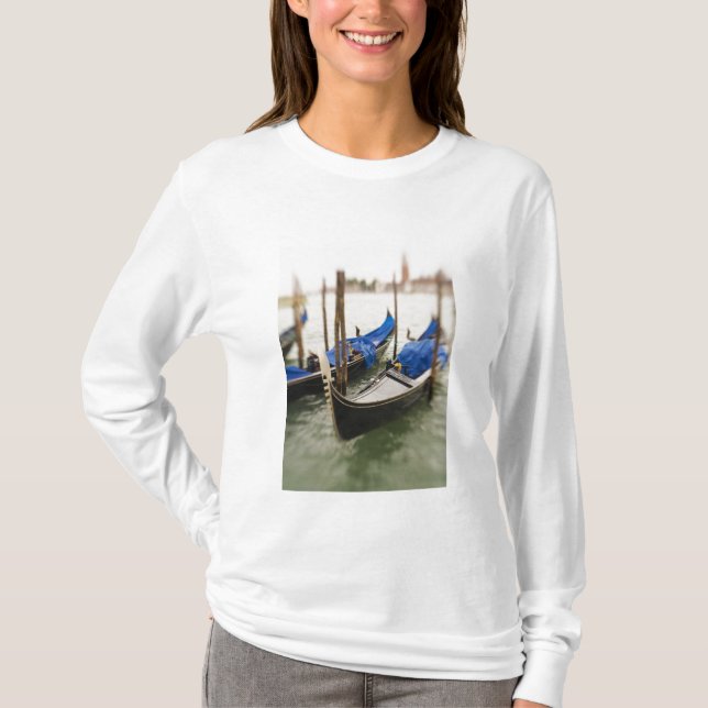 Italien, Venedig, selektivt fokus på Gondola i T-shirt (Framsida)