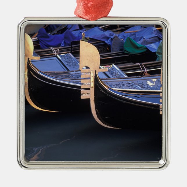 Italien, Veneto, Venedig. Rad av gondol. Julgransprydnad Metall (Framsidan)