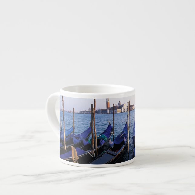 Italien, Veneto, Venedig, Rad av gondol och San Espressomugg (Framsida vänster)