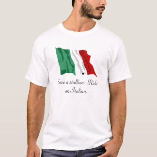 Italienare-Flagga sparar en hingst.  Rida en T Shirt