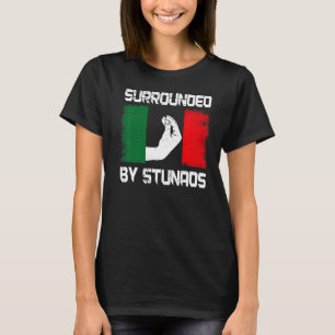 Italiensk italiensk flagga omgiven av stunad t shirt