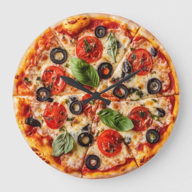 Italiensk pizza med tomater, oliver och basilika stor klocka (Framsida)