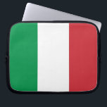 Italienska Flagga Laptop sleeve<br><div class="desc">Lägg till en liten italiensk elegans till dina tekniska tillbehör med vår exklusiv laptop sleeve med flagga Italien! Den här sleeven är mer än bara funktionell, den är en firande av det italienska arvet och det nationella pridet. Den djärva utformningen visar stolt det italienska flagga ikoniska inslag, som symboliserar landets...</div>