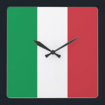 Italienska Fyrkantig Klocka<br><div class="desc">Denna formgivning är utmärkande för flagga av Italien, officiellt Republiken Italien (på italienska"Repubblica Italiana"), som är en land som består av en peninsula som avgränsas av Alpernorna och omges av flera öar. Italien är belägen i Sydeuropa, och den betraktas också som en del av westernare Europa. I dag anses Italien...</div>