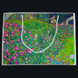 Italienska Garden, Gustav Klimt<br><div class="desc">Gustav Klimt (14 juli, 1862 - 6 februari 1918) var en österrikisk symbolmålare och en av de mest framstående medlemmarna i Wien Secession-rörelsen. Klimt noteras för målningar, murar, skisser och andra föremål d'art. Förutom hans verk, som innefattar anklagelser och porträtt, målade han upp landskap. Klimt var bland konstnärer från Wienutträdet...</div>