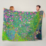 Italienska Garden, Gustav Klimt Fleecefilt<br><div class="desc">Gustav Klimt (14 juli, 1862 - 6 februari 1918) var en österrikisk symbolmålare och en av de mest framstående medlemmarna i Wien Secession-rörelsen. Klimt noteras för målningar, murar, skisser och andra föremål d'art. Förutom hans verk, som innefattar anklagelser och porträtt, målade han upp landskap. Klimt var bland konstnärer från Wienutträdet...</div>