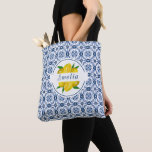 Italienska ledamoten Blå Tile Lemon Wedding Favor Tygkasse<br><div class="desc">En söt italiensk bricka och citroner föredrar väskan. En elegant för brudtärnor. Designad av Blackberry Boulevard.</div>
