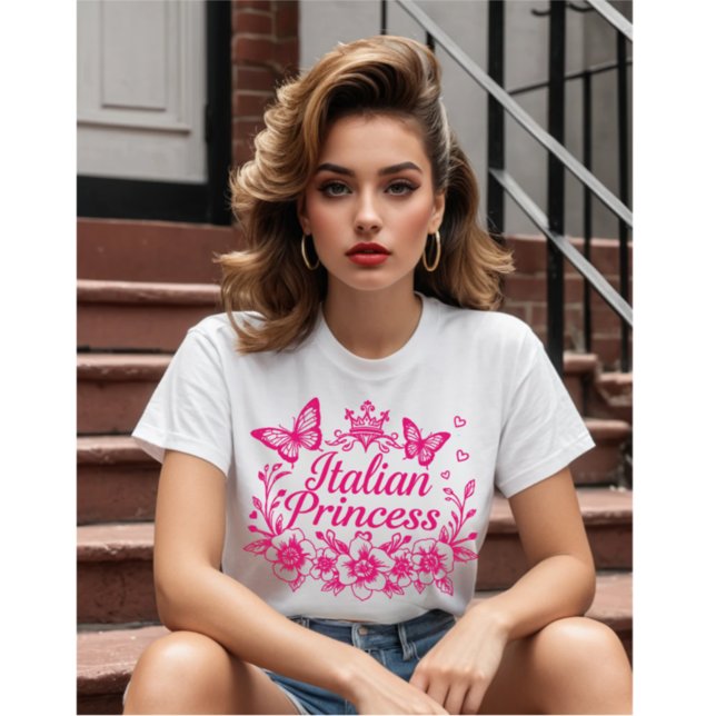 Italienska prinsessan Basic T-Shirt (Skapare uppladdad)