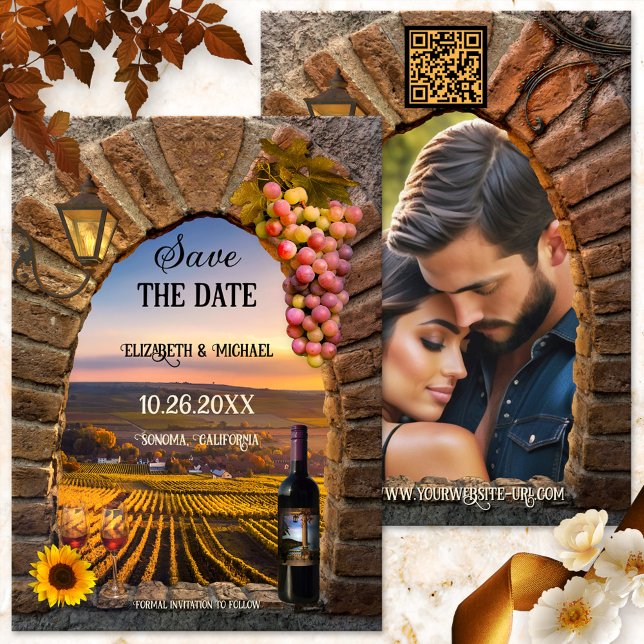Italienska Vin ThMeaterfoto Bröllop Spara Datumet (Romantic Save the Date card showing a Roman arch with lantern, wine and grapes - Italian - vineyard)