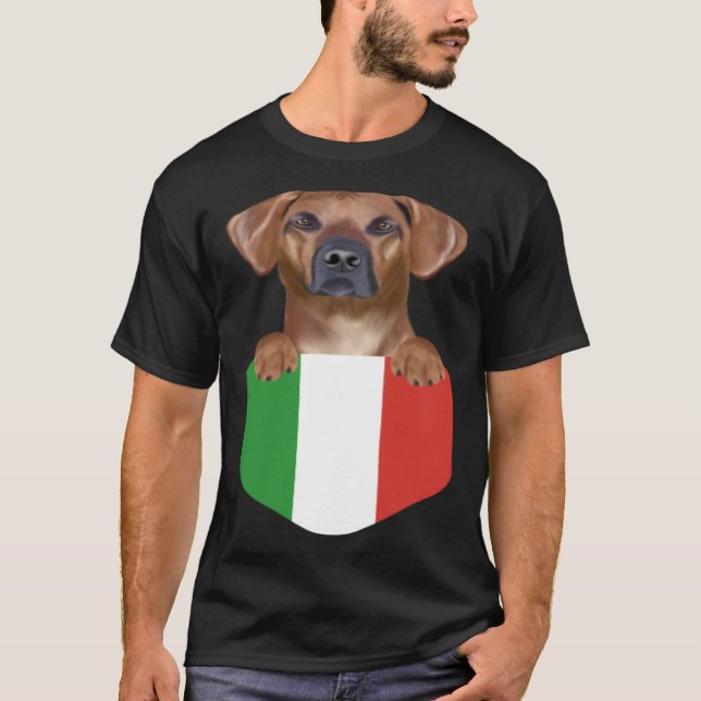 Italy Flag Rhodesian Ridgeback Dog In Pocket T Shirt (Framsida)