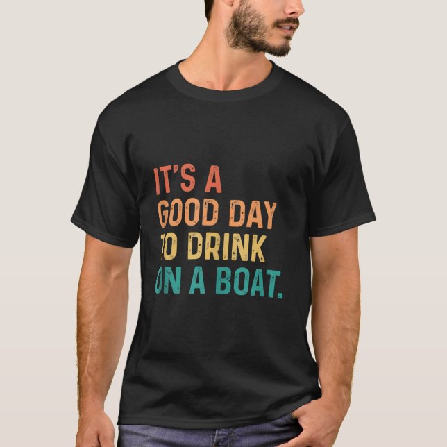 Its A Day To Drink On A Boat T Shirt (Framsida)