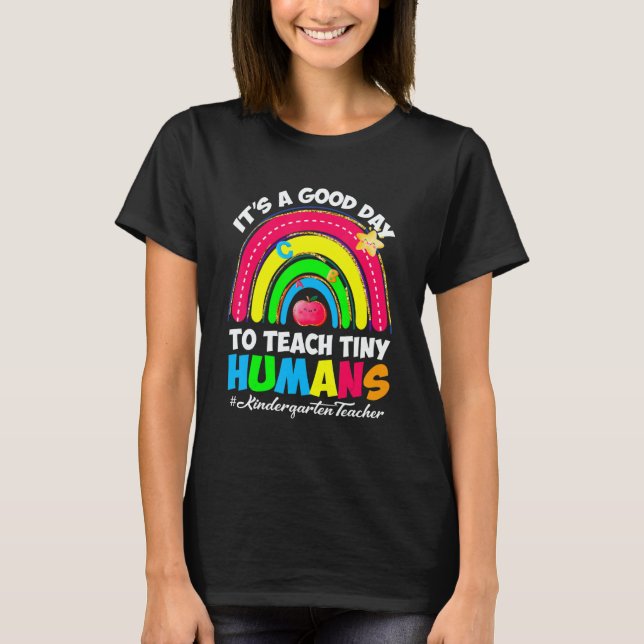 It's a Good Day to Teach Tiny Humans Kindergarten  T Shirt (Framsida)