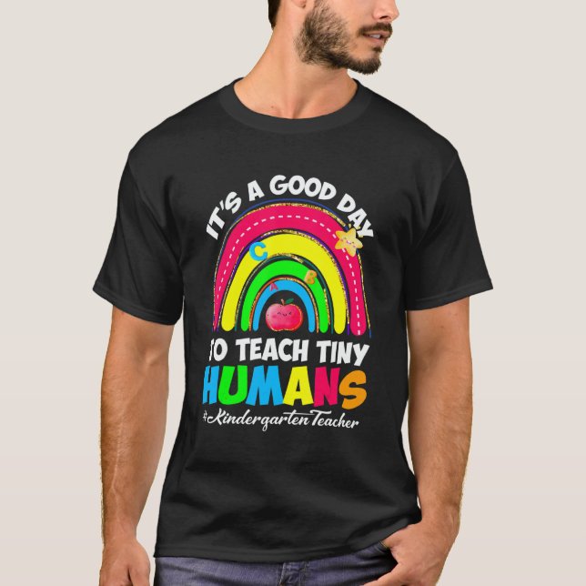 It's a Good Day to Teach Tiny Humans Kindergarten  T Shirt (Framsida)