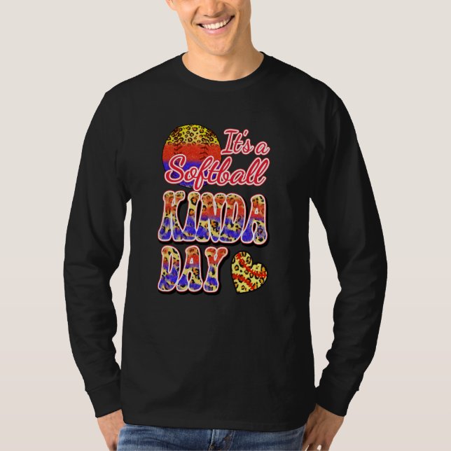It's a Softball Kinda Day Softball Mom High School T Shirt (Framsida)
