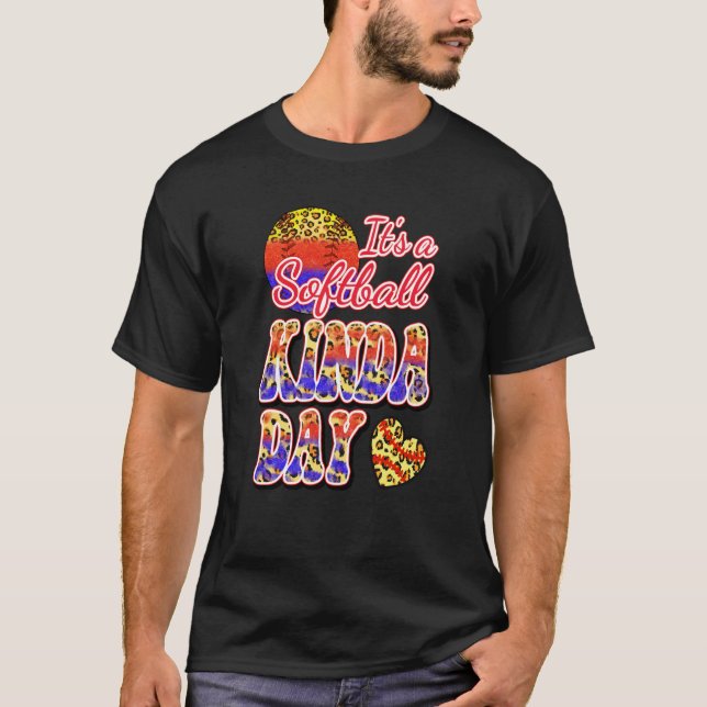 It's a Softball Kinda Day Softball Mom High School T Shirt (Framsida)