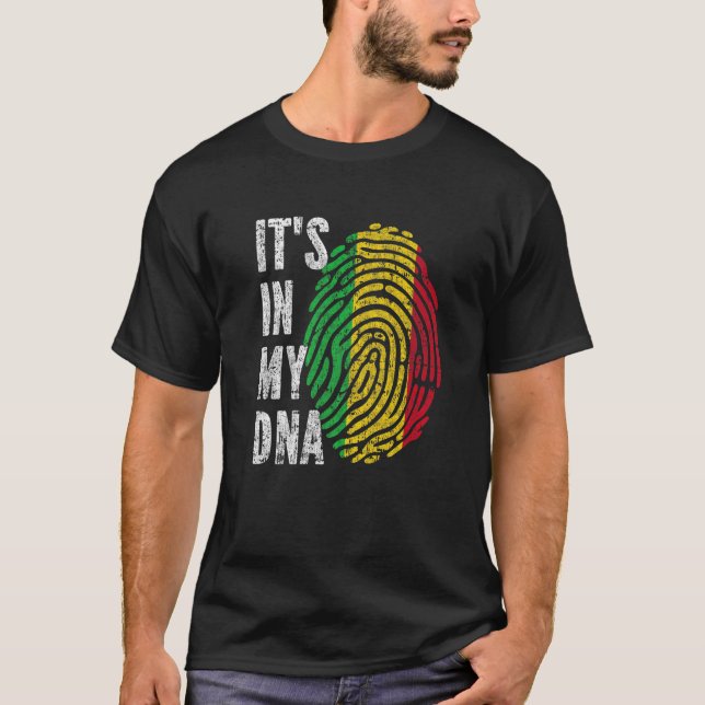 IT's IN MY DNA Mali Flag Funny Malian T Shirt (Framsida)