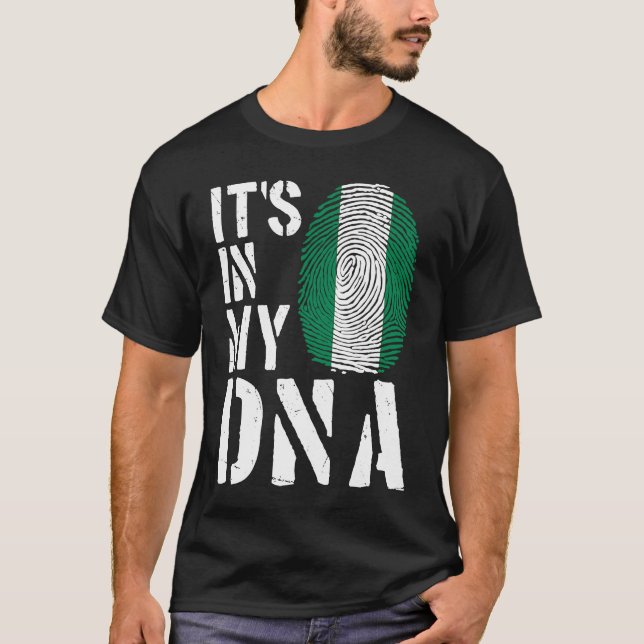 It's In My DNA Nigerian Flag Fingerprint BHM Afro  T Shirt (Framsida)