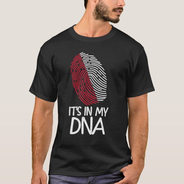 It's In My DNA   Proud Polish Flag Fingerprint T Shirt (Framsida)