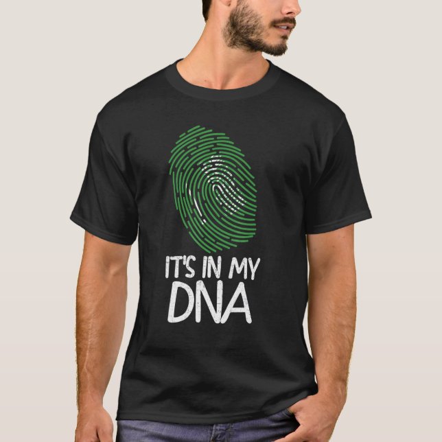 It's In My DNA  Proud Saudi Flag Fingerprint T Shirt (Framsida)