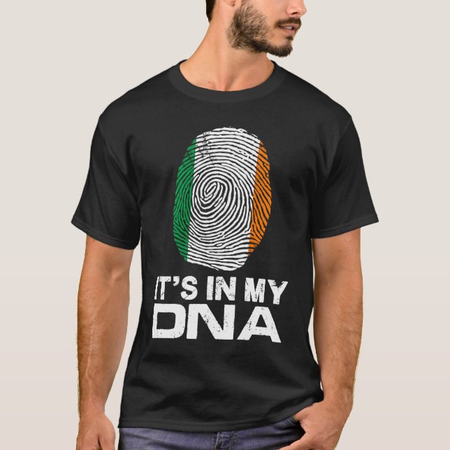 IT'S MY DNA IN Flag National Pride Fingerprint Ire T Shirt (Framsida)