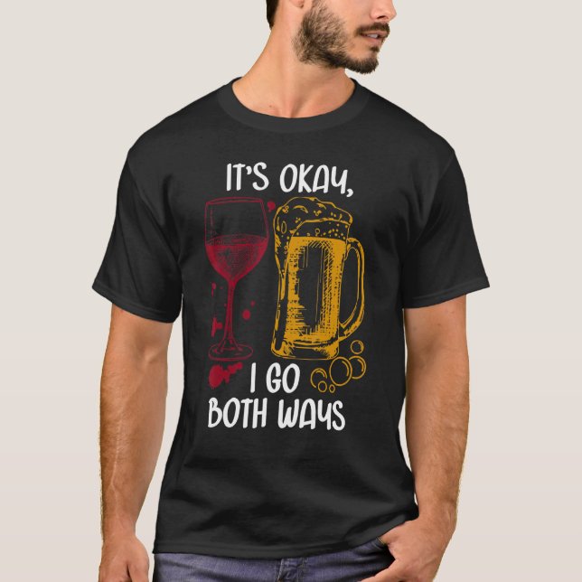 It's Ok I Go Both Ways Wine Beer Drinking Alcohol T Shirt (Framsida)
