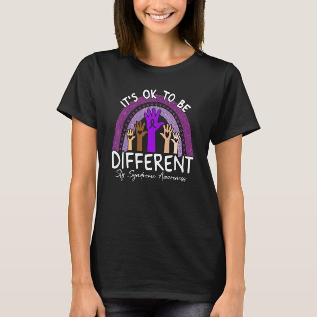 It's Ok To Be Different Sly Syndrome Awareness Pur T Shirt (Framsida)