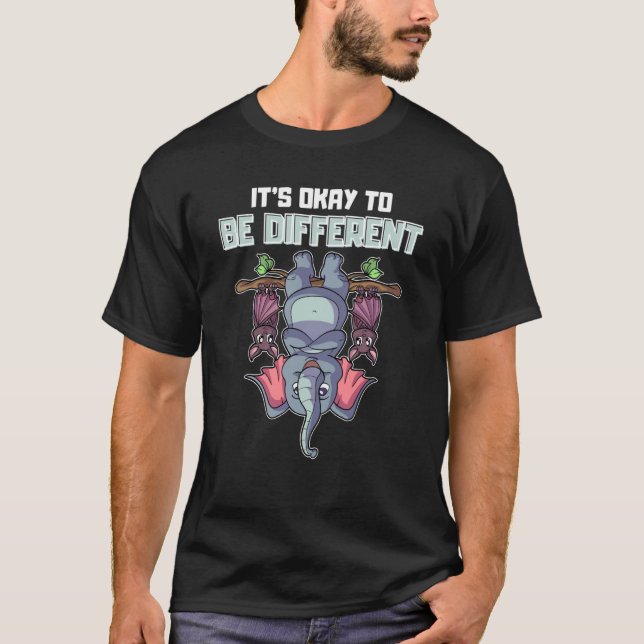 It's okay to be different Sei Anders Elephant Bat  T Shirt (Framsida)