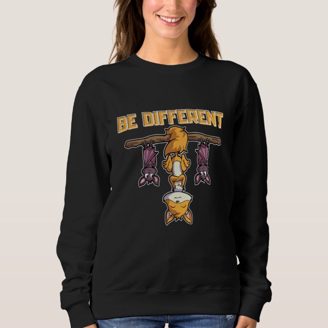 It's okay to be different Sei Anders Fox Bat  3 T Shirt (Framsida)