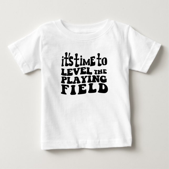 it's time to Level the playing FIELD T Shirt (Framsida)