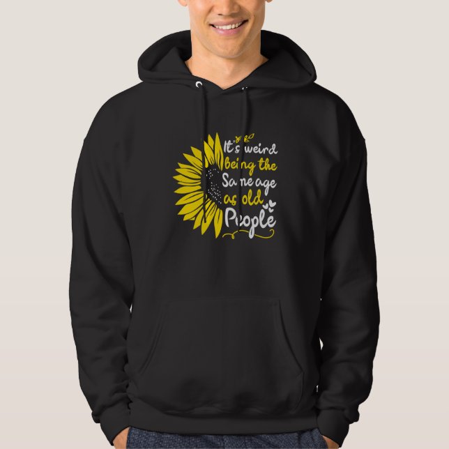 It's Weird Being The Same Age As Old People Cute M Hoodie (Framsida)