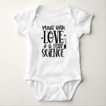 IVF Baby "made with kärlek & science" T Shirt<br><div class="desc">Det här är perfektens sätt att välkomna ditt IVF baby till världen.</div>
