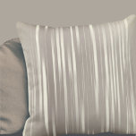 Ivory Metallic Rand Kudde<br><div class="desc">Modern dekorativ kudde har en snyggt elfenbensmetallisk mönster i rand. En enkel rik dekorativ kudde som kommer att ge en komplimang till ditt familjerum eller till din levande dekoration, eller ge som en modern hemgåva till tillfälle. Designat som mall kan du anpassa din smak till kostym genom att använda fält...</div>