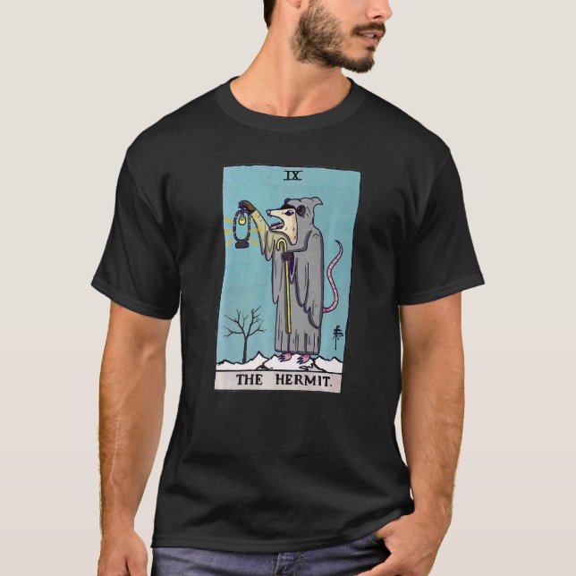 Ix: dragkort för Hermit Opossum T Shirt (Framsida)