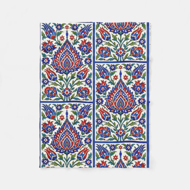 Iznik - Turkish Ottoman pattern with flowers tulip Fleecefilt (Framsidan)
