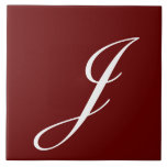 J Monogram Initial White på Maroon Kakelplatta<br><div class="desc">Classic White Brev Monogram på Mörk Red Background,  J.</div>